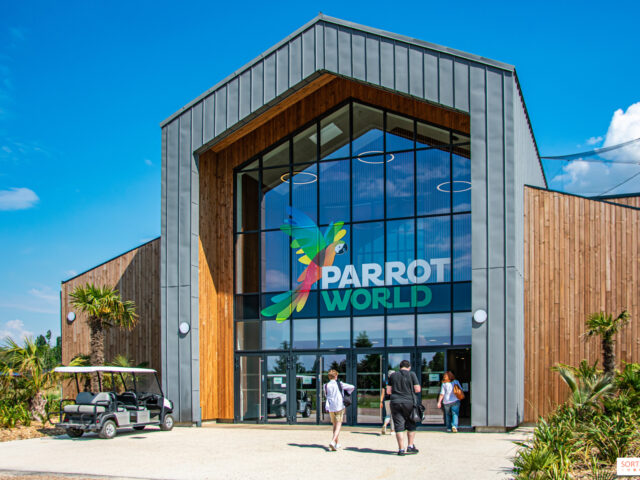 Parrot World — parc animalier immersif