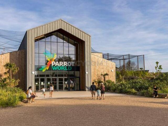 PARROT WORLD – LE PARC ANIMALIER IMMERSIF